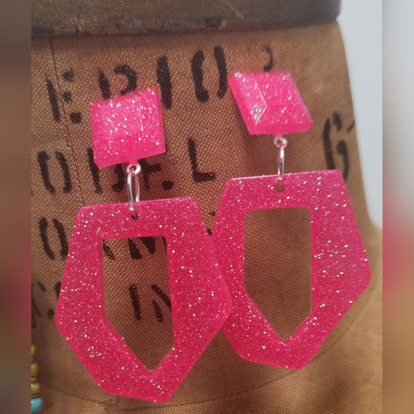 Unbranded Jewelry - Pink Florescent Glow in the Dark Handcrafted Earrings